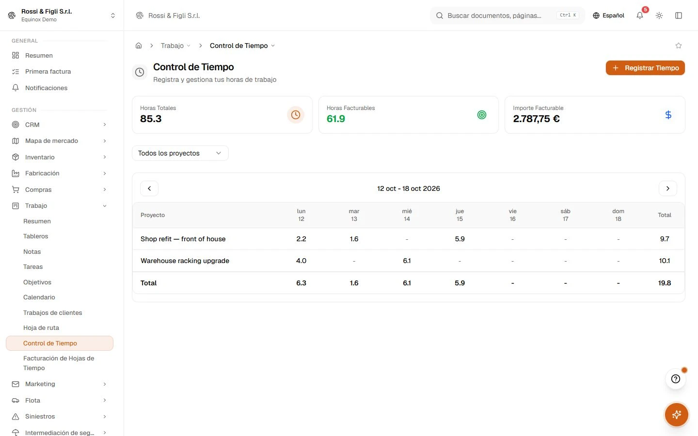 La página de registro de horas de Equinox: cuadrícula semanal de horas en dos proyectos demo, con 44,5 horas facturables totales por un valor de 2.002,50 €.