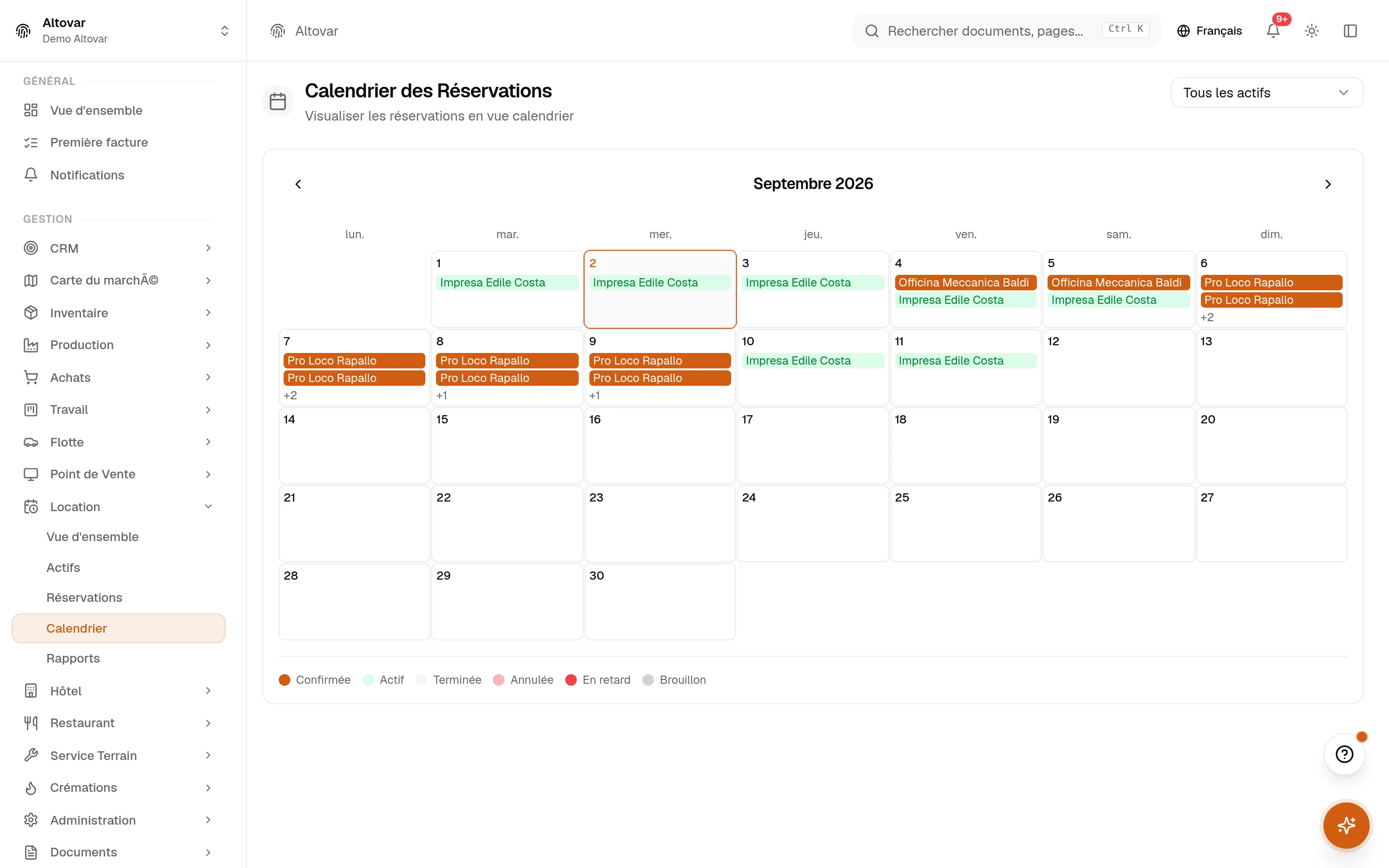 Le calendrier de location d’Equinox : une grille mensuelle avec les réservations d’une entreprise démo placées sur leurs jours, selon le statut.