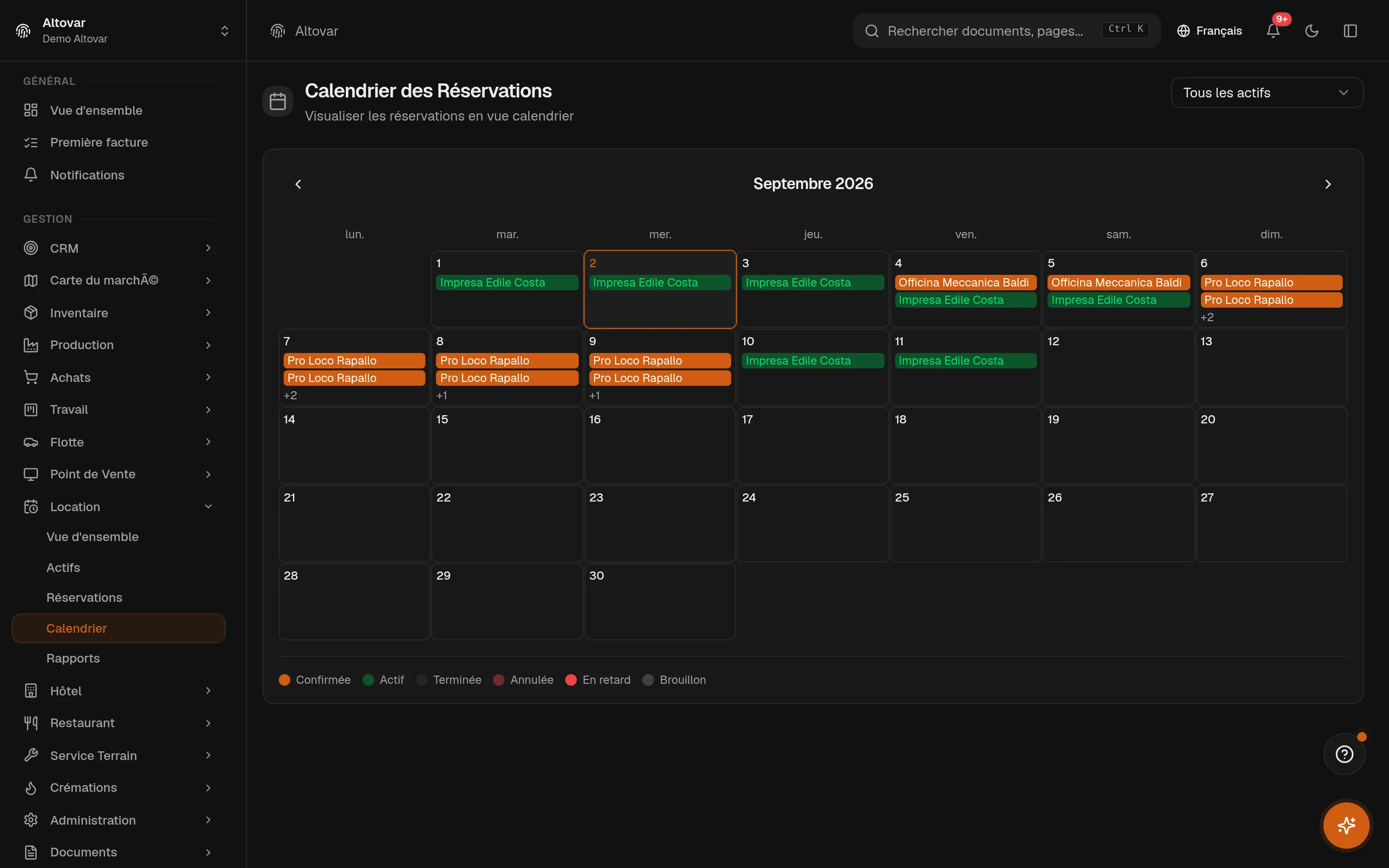Le calendrier de location d’Equinox : une grille mensuelle avec les réservations d’une entreprise démo placées sur leurs jours, selon le statut.